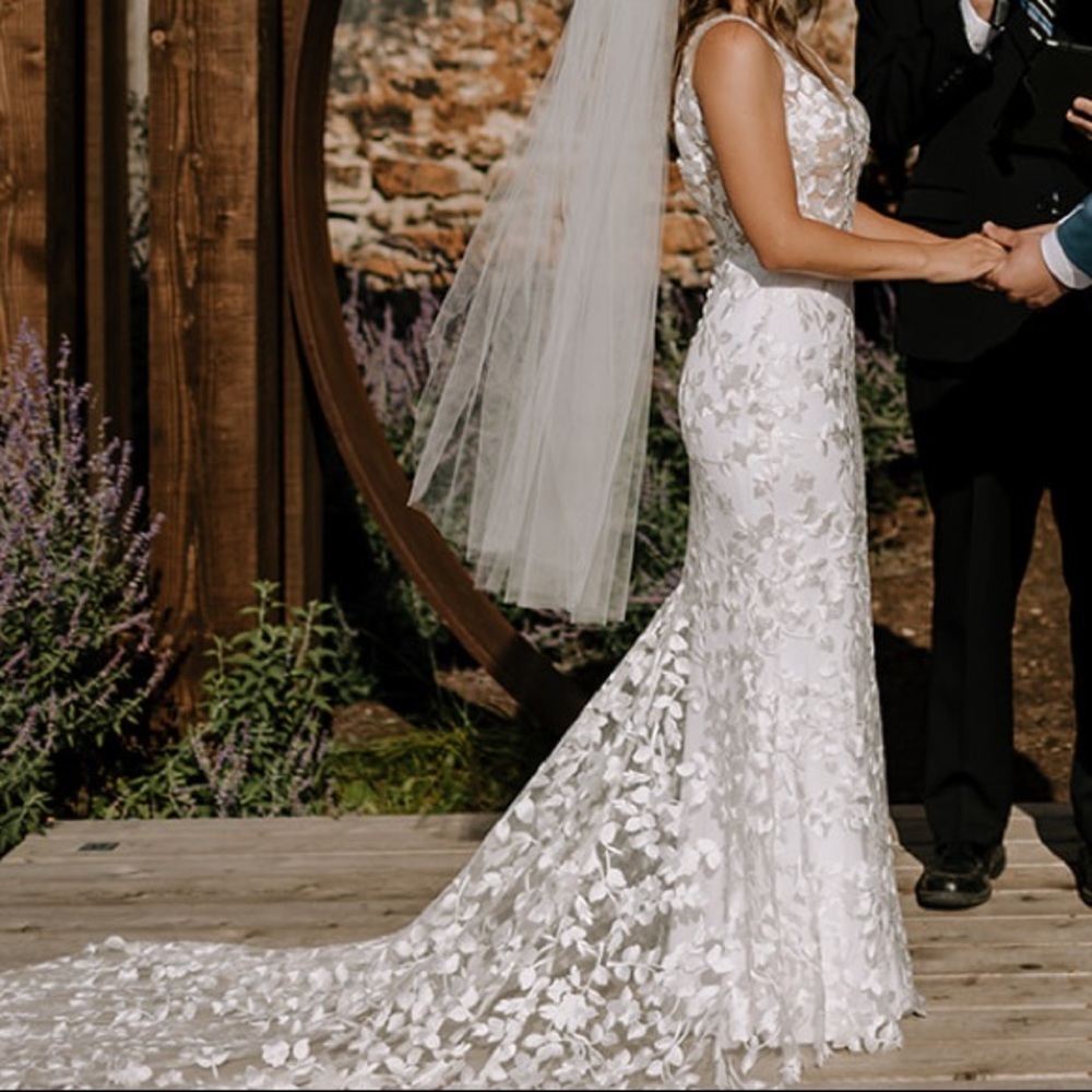 Luna willow wedding dress size 4